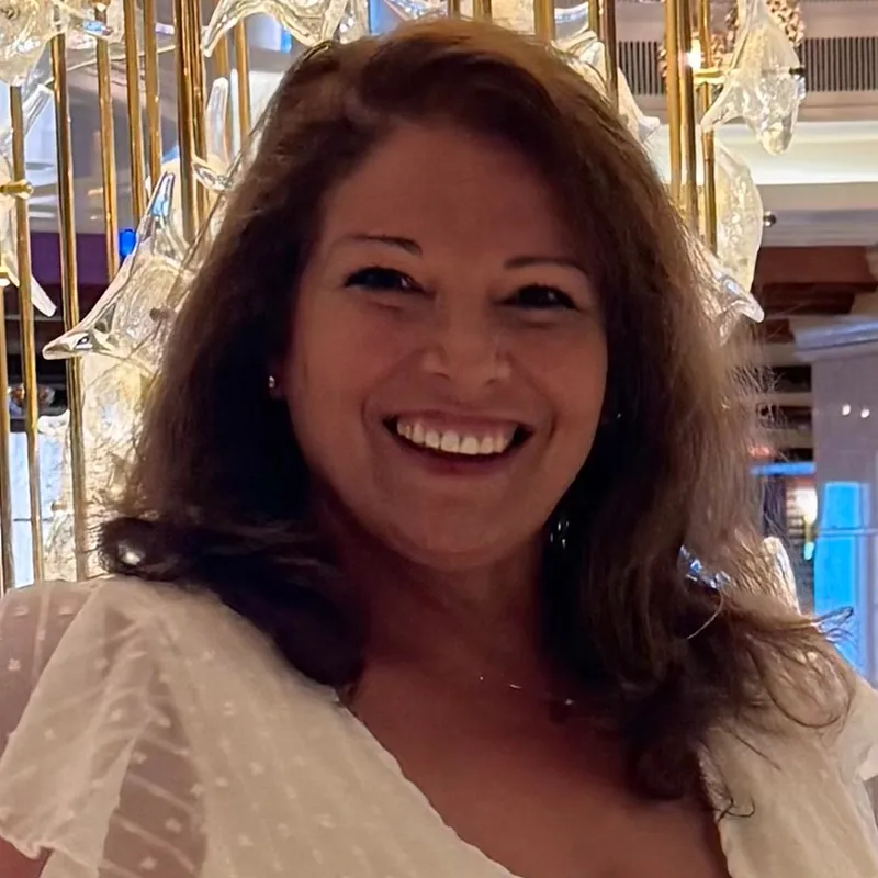 Julia | Dental Assistant/Scaler